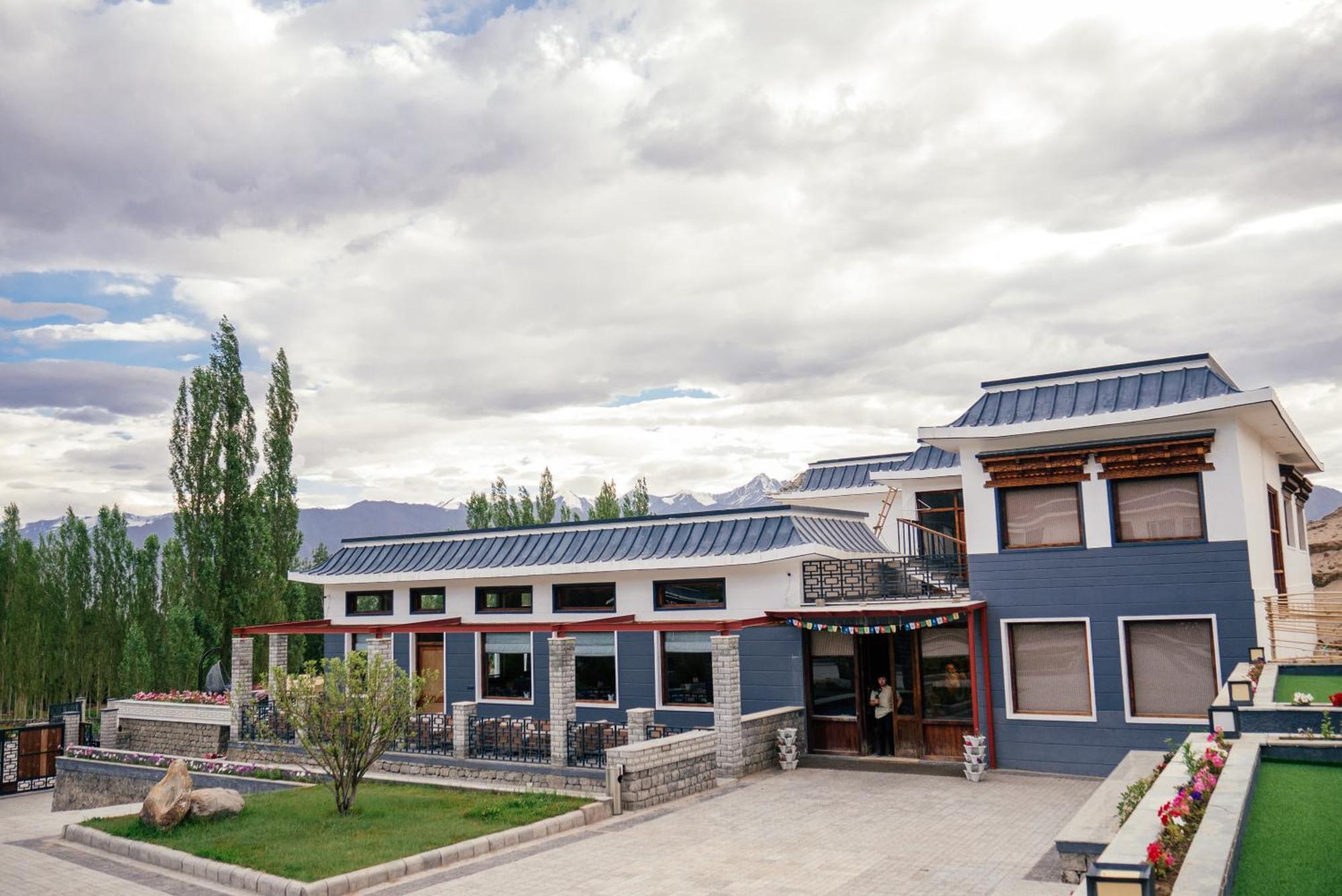 Angkasa Ladakh Resort Leh Exteriör bild